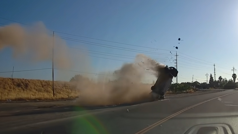 Τρομερό ατύχημα – Σώθηκε ο οδηγός